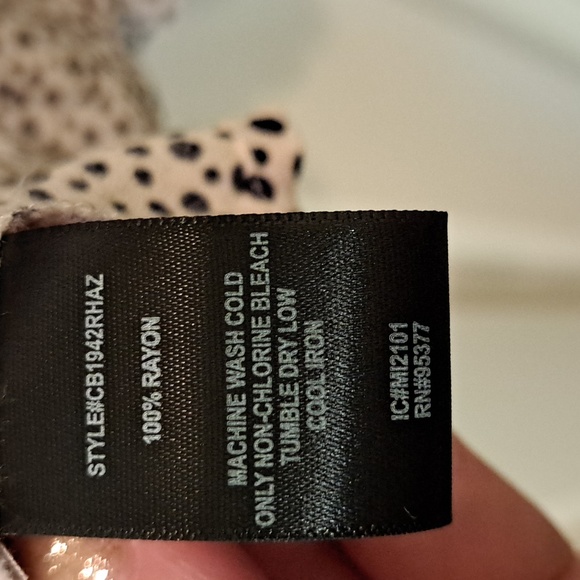 Off the shoulder Dalmation print Blouse - Picture 5 of 5